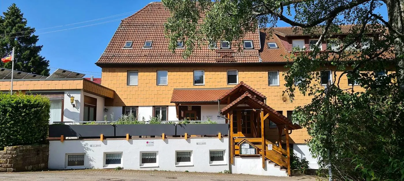 Haus Waldhorn mit Ferienwohnungen in Dobel im Schwarzwald, Neusatzer Straße 27